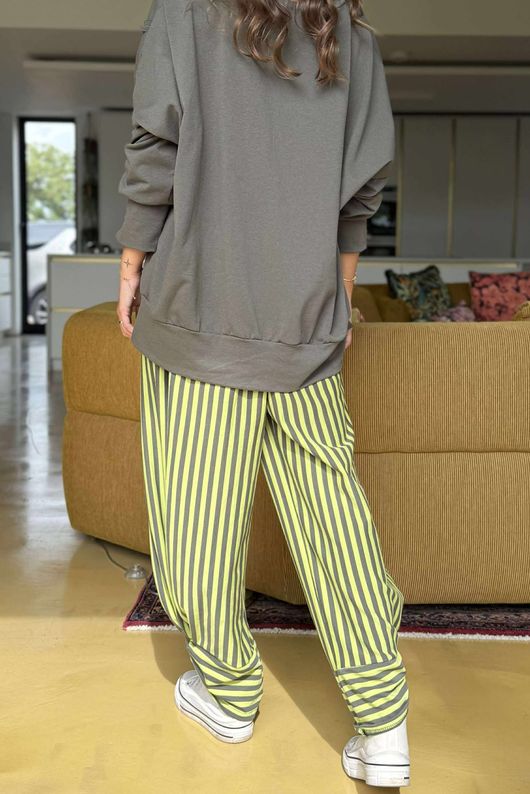 The Sunday Morning V Slouch Sweatshirt Khaki